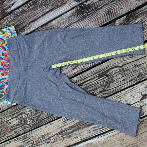 Marika Performance Slim Legging Capri, Gray Small - Picture 4 of 8